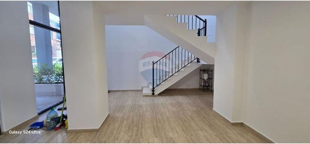 Zyrë me qera në Pazari i Ri, Tiranë, 88 m². Foto 3 nga 3