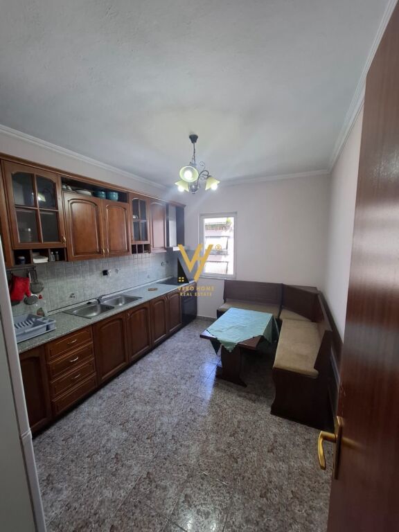 Apartament 2+1 me qera në Komuna e Parisit, Tiranë, 100 m². Foto 3 nga 3
