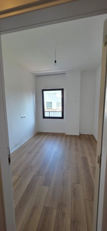 Ufficio in affitto a Rruga e Barrikadave, Tirana, 90 m²