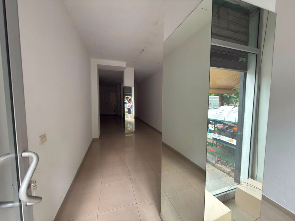 Shop for rent in Komuna e Parisit, Tirana, 50 m²