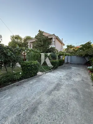Vilë me qera në Vaqarr, Tiranë, 120 m². Foto 2 nga 12