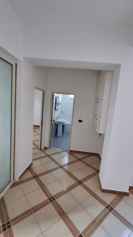 Apartament 2+1 me qera nĂ« Rruga Abaz Ăelkupa, DurrĂ«s, 87 mÂČ. Foto 1 nga 7