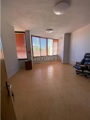 Zyrë me qera në Rruga Xhorxh Bush, Tiranë, 30 m². Foto 1 nga 3