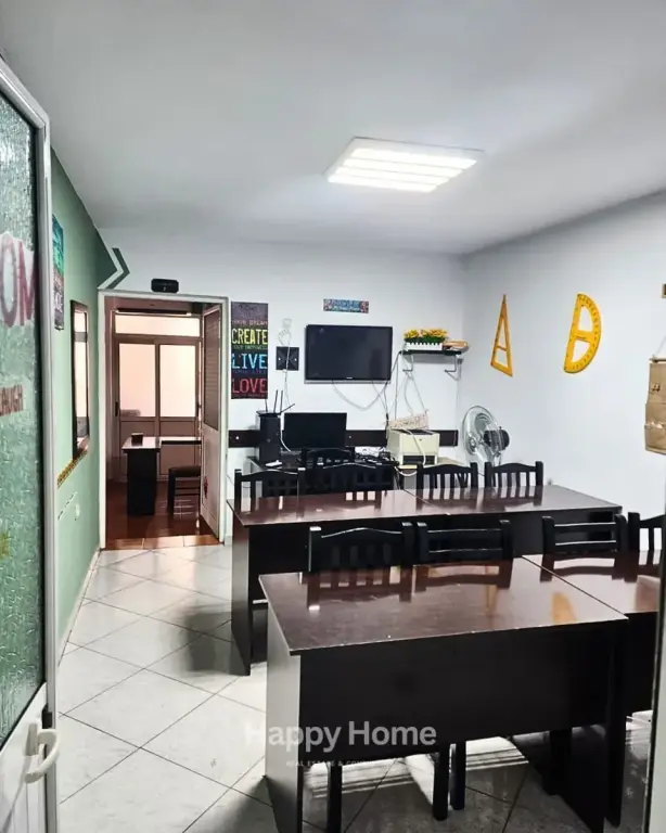 Ambient biznesi me qera në Rruga e Kavajës, Tiranë, 134 m². Foto 2 nga 3