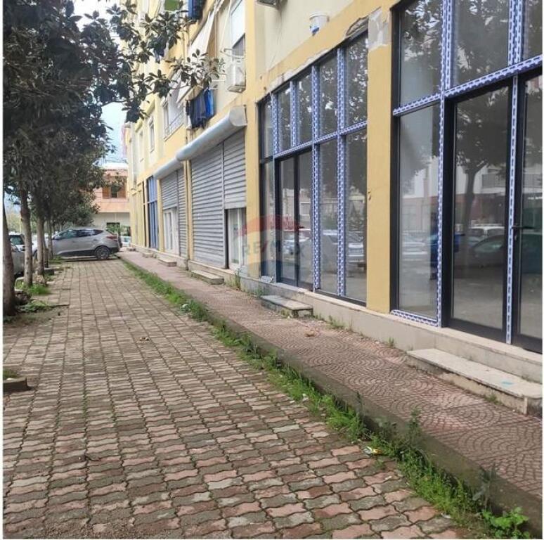Shop for sale in Astir, Tirana, 330 m². Photo 2 of 3