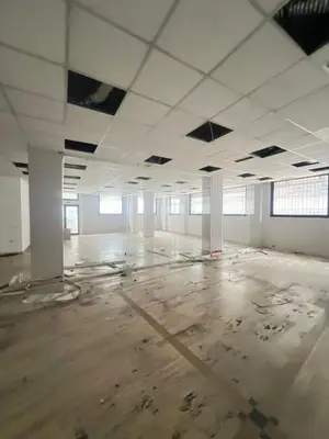 Locale commerciale in affitto a Radio Televizioni Shqiptar, Tirana, 403 m². Foto 2 di 3