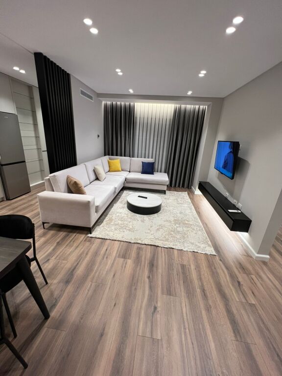 Appartamento 2+1 in affitto ad Ish Fusha e Aviacionit, Tirana, 90 m². Foto 1 di 3
