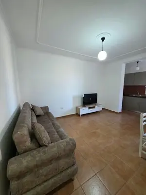 Apartament 1+1 me qera në Stadiumi Dinamo, Tiranë, 65 m². Foto 1 nga 6