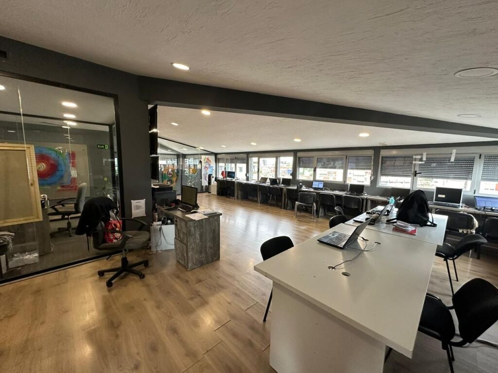 Zyrë me qera në Tregu Elektrik, Tiranë, 250 m²