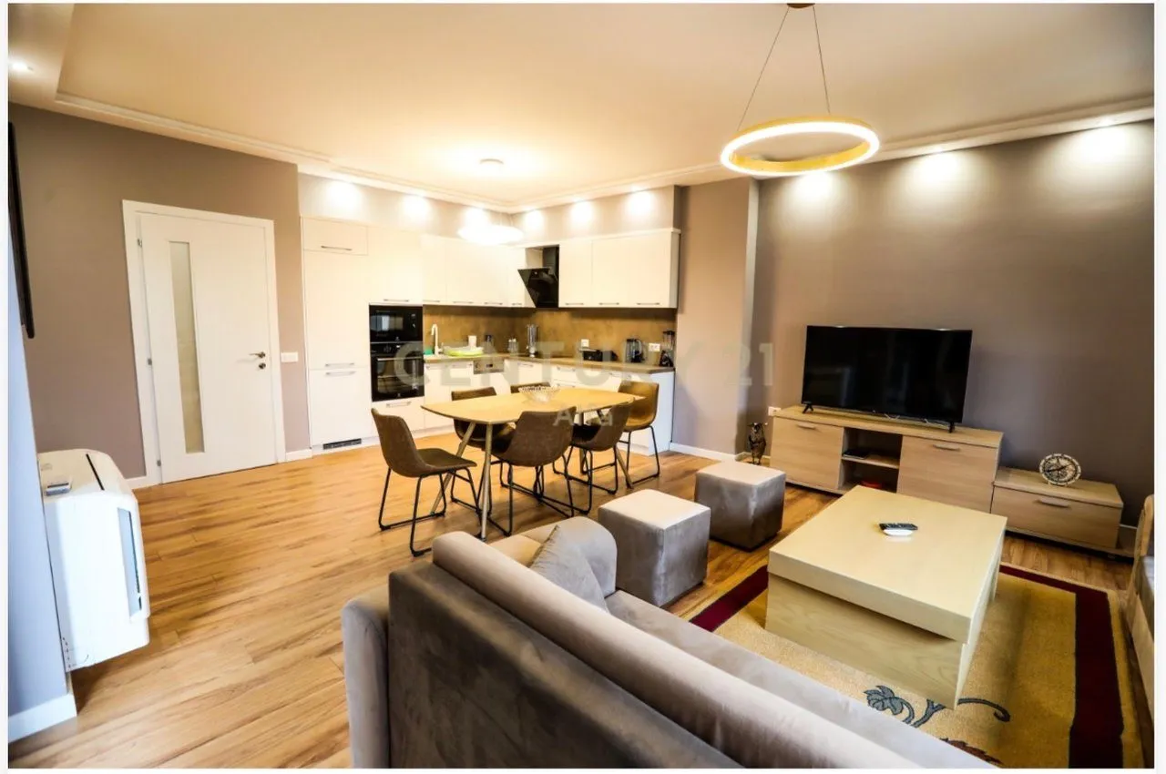 Apartament 2+1 me qera në Pazari i Ri, Tiranë, 117 m². Foto 1 nga 11