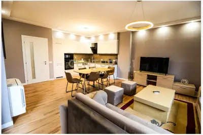 Apartament 2+1 me qera në Pazari i Ri, Tiranë, 117 m². Foto 1 nga 11