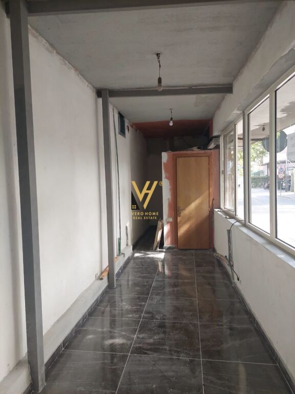 Dyqan me qera në Komuna e Parisit, Tiranë, 25 m². Foto 2 nga 2