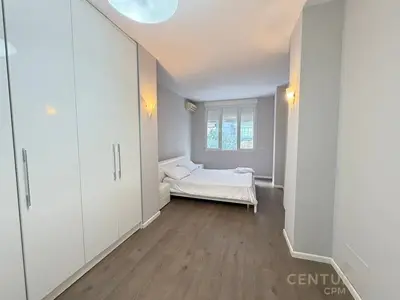 Apartament 1+1 me qera në Blloku, Tiranë, 75 m². Foto 4 nga 6