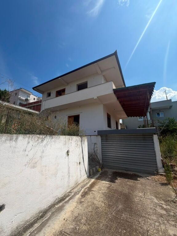 House for sale in Liqeni i Farkes, Tirana, 500 m². Photo 1 of 3