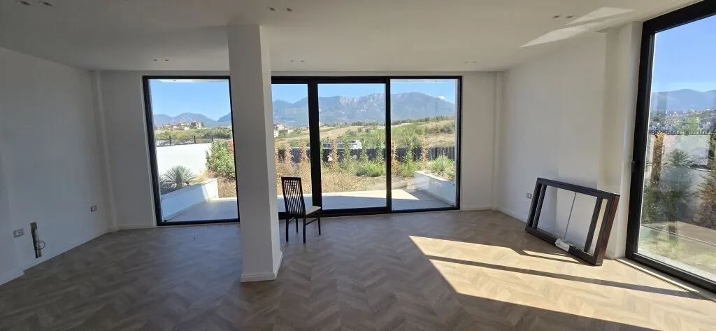 Villa in vendita a TEG, Tirana, 330 m². Foto 1 di 4