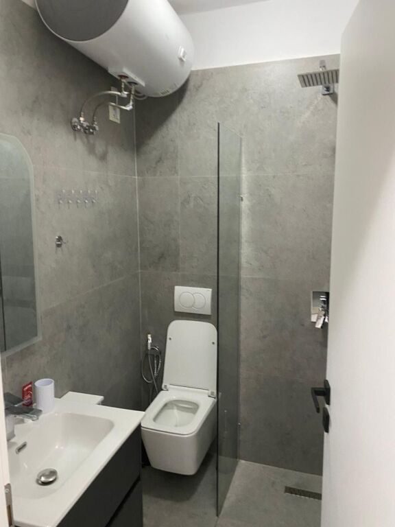 Garsoniere me qera në Rruga e Bogdanëve, Tiranë, 30 m². Foto 1 nga 4