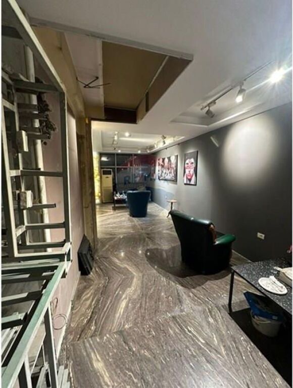 Shop for rent in Bulevardi Bajram Curri, Tirana, 74 m²