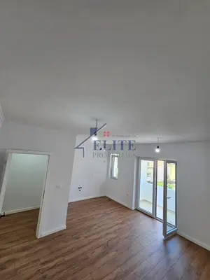 Apartament 1+1 në shitje në Shkolla e Kuqe, Tiranë, 62 m². Foto 1 nga 8