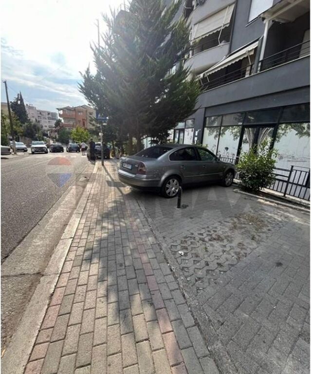 Shop for rent in Fresku, Tirana, 258 m². Photo 3 of 3