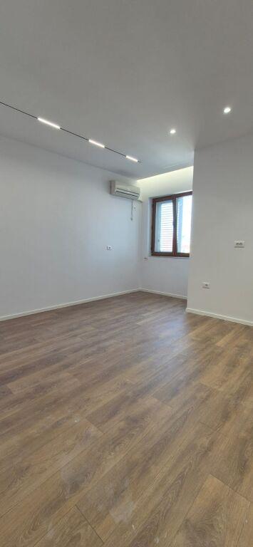 Appartamento 2+1 in vendita a Rruga Fadil Bodinaku, Tirana, 86 m²