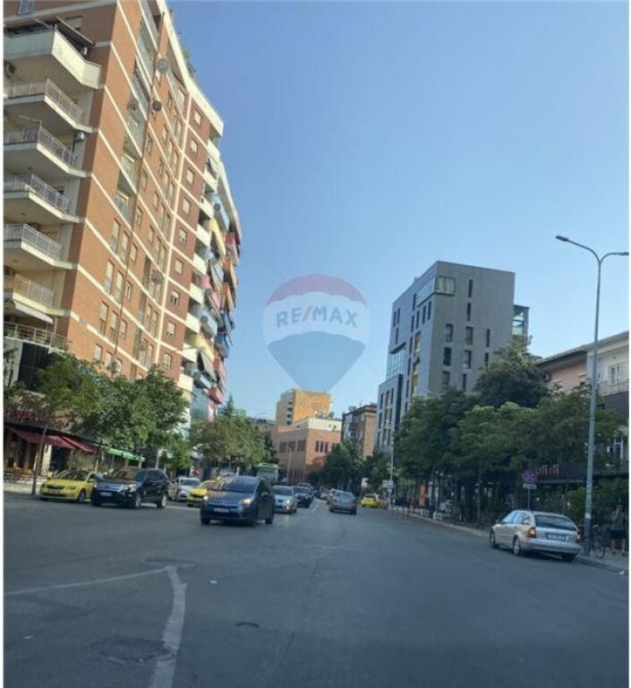Shop for sale in Rruga e Elbasanit, Tirana, 355 m². Photo 2 of 3