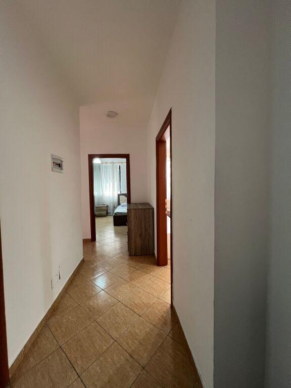 Apartament 2+1 me qera në Rruga Rrota e Kuqe, Durrës, 80 m². Foto 8 nga 9