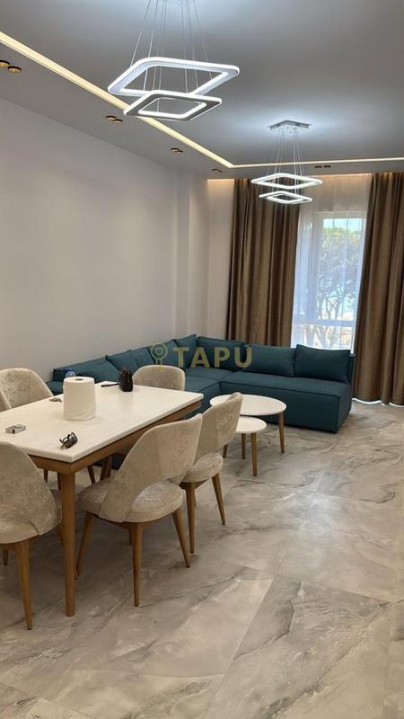 Appartamento 1+1 in affitto a Qendra e Durresit, Durazzo, 105 m²