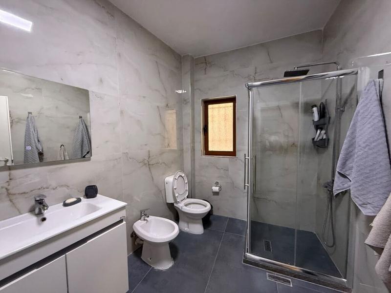 Apartament 2+1 me qera në Rruga Gjon Buzuku, Tiranë, 90 m²