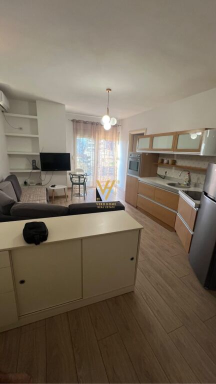 Apartament 1+1 me qera në Komuna e Parisit, Tiranë, 55 m². Foto 1 nga 3