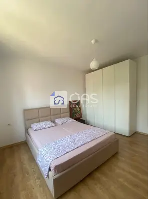 Apartament 1+1 me qera në Bulevardi Zogu I, Tiranë, 50 m². Foto 1 nga 10