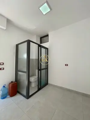 Commercial space for sale in Rruga Paskal Prodani, Durrës, 20 m². Photo 2 of 4