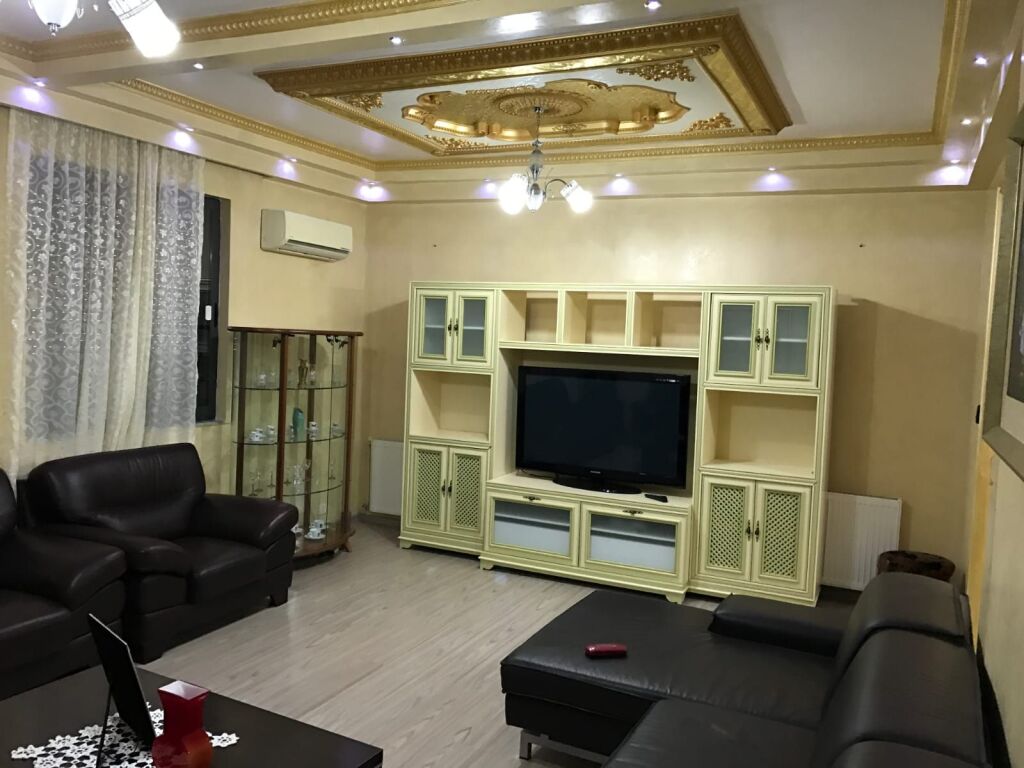 Villa in vendita ad Instituti bujqesor, Kamza, 620 m². Foto 1 di 3