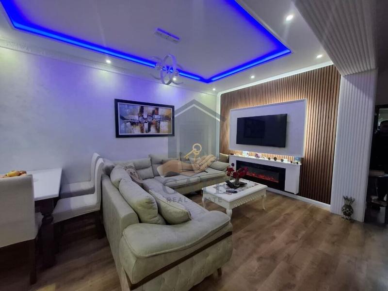 Apartament 2+1 në shitje në Tregu i Përditshëm i Fruta Perimeve, Durrës, 74 m²