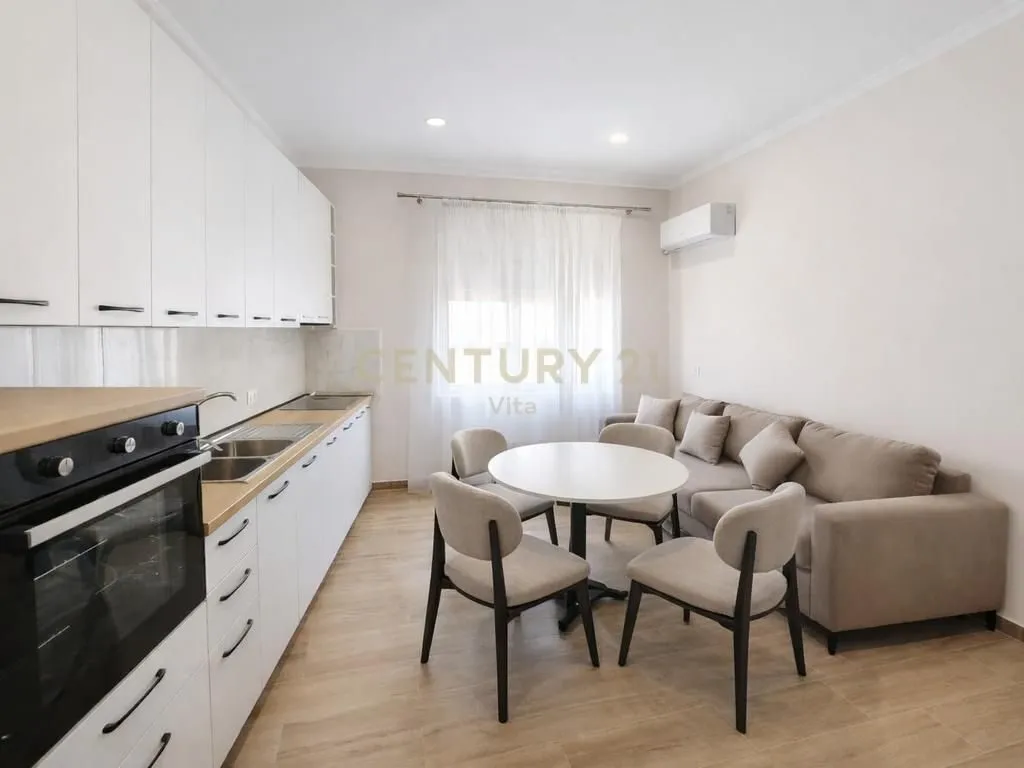 Appartamento in affitto a Rrugica e Kuminit, Durazzo, 120 m². Foto 1 di 10