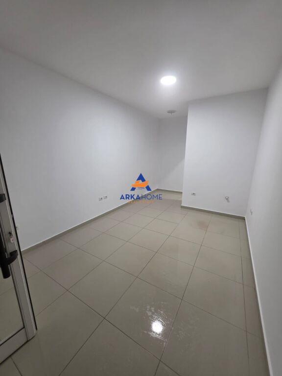 Dyqan me qera në Vasil Shanto, Tiranë, 25 m²