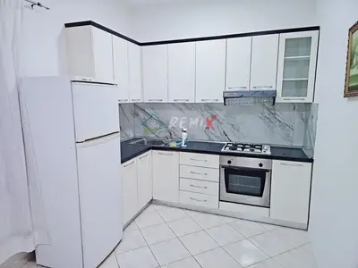 Apartament 1+1 me qera në Rruga Sulejman Pitarka, Durrës, 70 m². Foto 1 nga 12