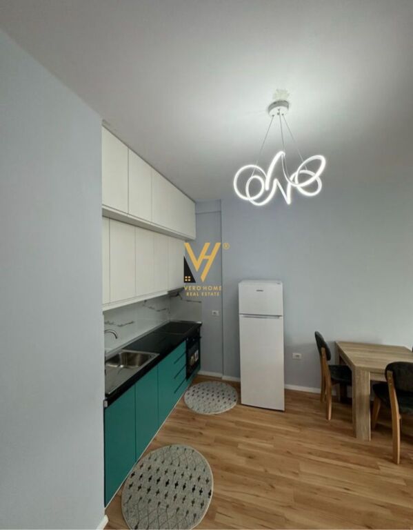 Apartament 2+1 me qera në Rruga 5 Maji, Tiranë, 95 m². Foto 2 nga 3