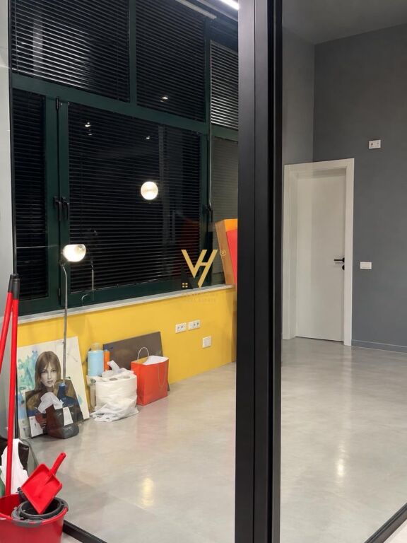 Dyqan me qera në Liqeni i Tiranës, Tiranë, 47 m². Foto 1 nga 3