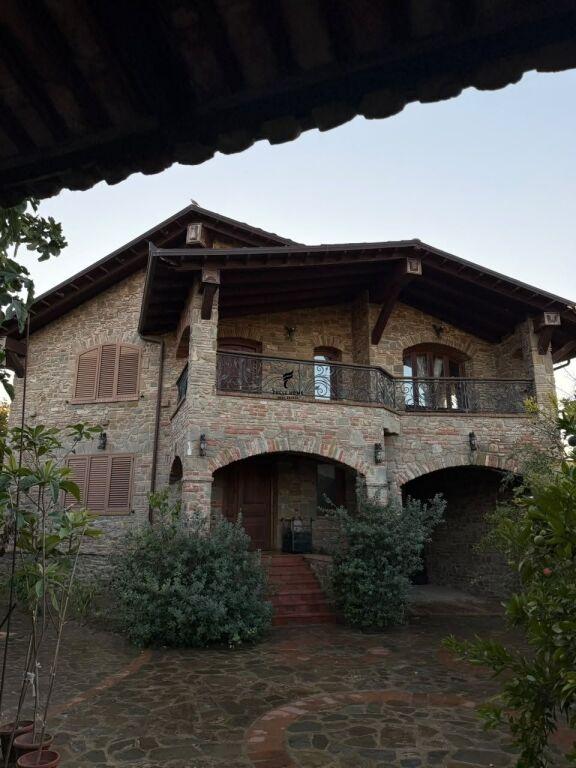 Villa in vendita a Ndroq, Tirana, 400 m²