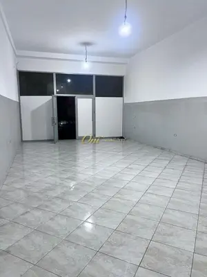 Negozio in vendita a Fieri, Fier, 70 m². Foto 1 di 3