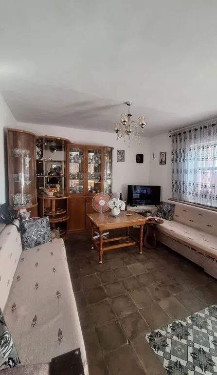 Apartament 1+1 në shitje në Rruga Mehmet Afezolli, Korçë, 59 m². Foto 1 nga 10