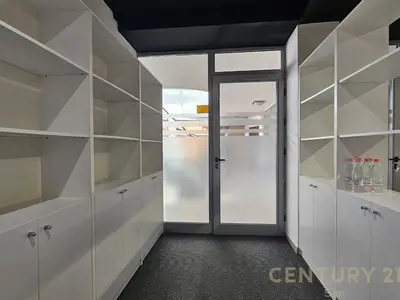 Zyrë me qera në Sheshi Avni Rustemi, Tiranë, 75 m². Foto 5 nga 5