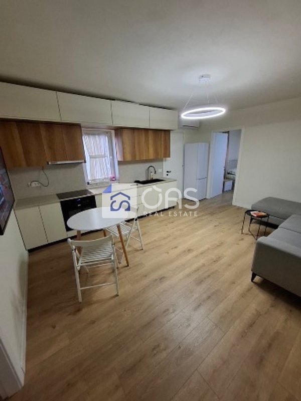 Apartament 2+1 me qera në Rruga e Barrikadave, Tiranë, 70 m²