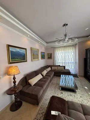 Apartament 3+1 me qera në Komuna e Parisit, Tiranë, 122 m². Foto 4 nga 10