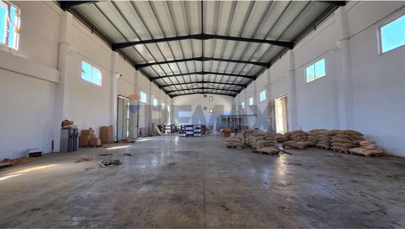 Warehouse for rent in Vore, Vorë, 3,000 m². Photo 2 of 8