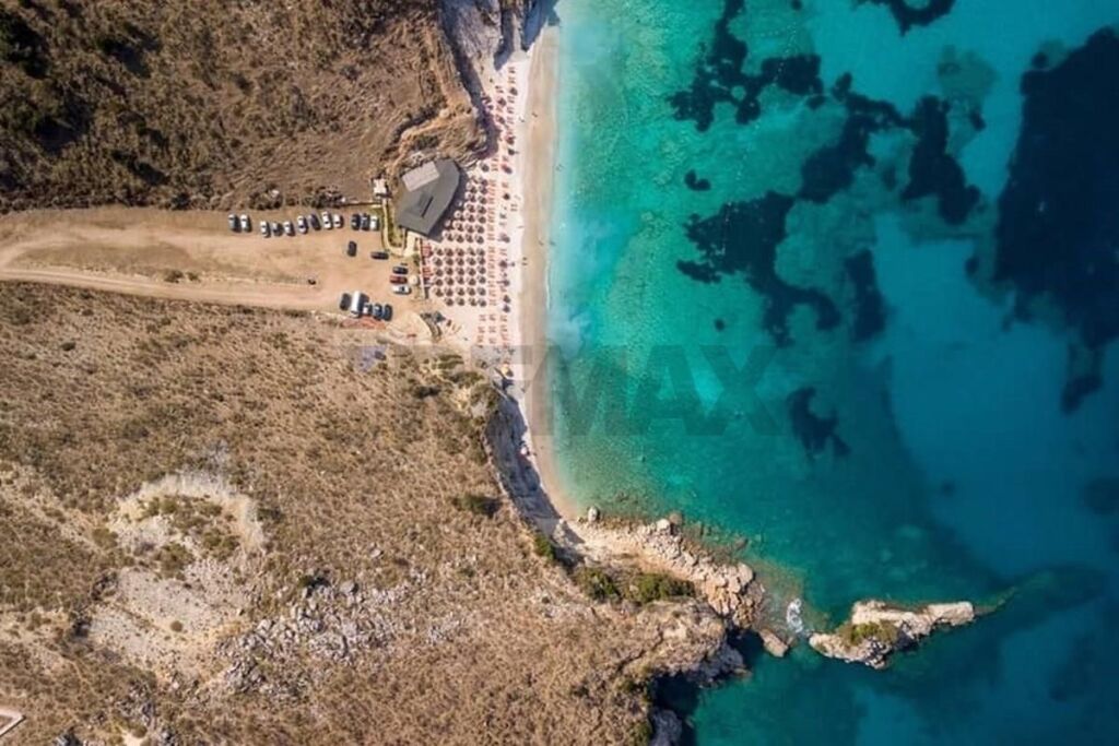 Tokë në shitje në Plazhi i Pasqyrave, Sarandë, 8 000 m². Foto 1 nga 3
