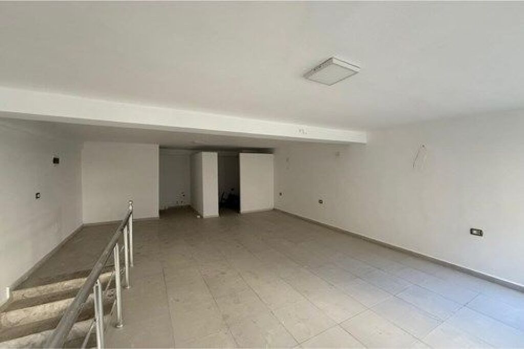 Shop for sale in Yzberisht, Tirana, 99 m². Photo 2 of 3