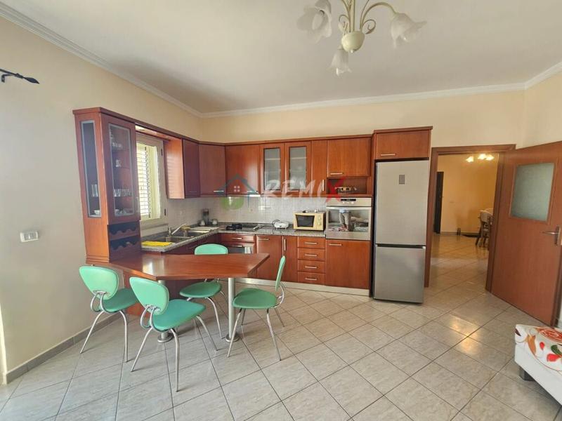 Apartament 2+1 me qera në Rruga Mujo Ulqinaku, Durrës, 95 m²