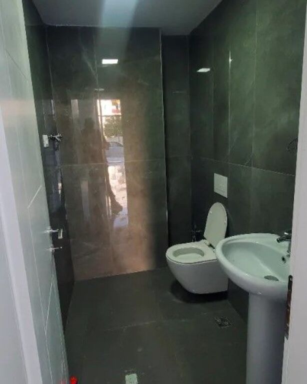 Locale commerciale in affitto ad Astir, Tirana, 32 m². Foto 3 di 3