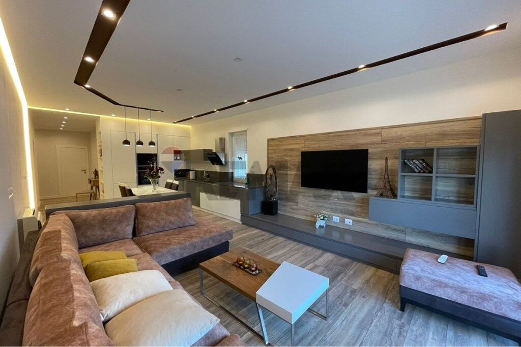 Appartamento in affitto a Kopshti Botanik Zoologjik, Tirana, 145 m². Foto 1 di 3